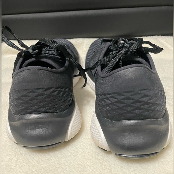 Under Armour Running Shoe.  Strong Perform Fortis 2. Good Condition. - Picture 6 of 8